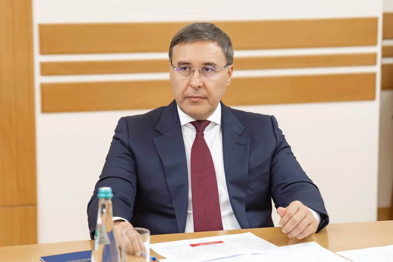 Валерий Фальков и статс-секретарь — заместитель Министра обороны Российской Федерации, ...