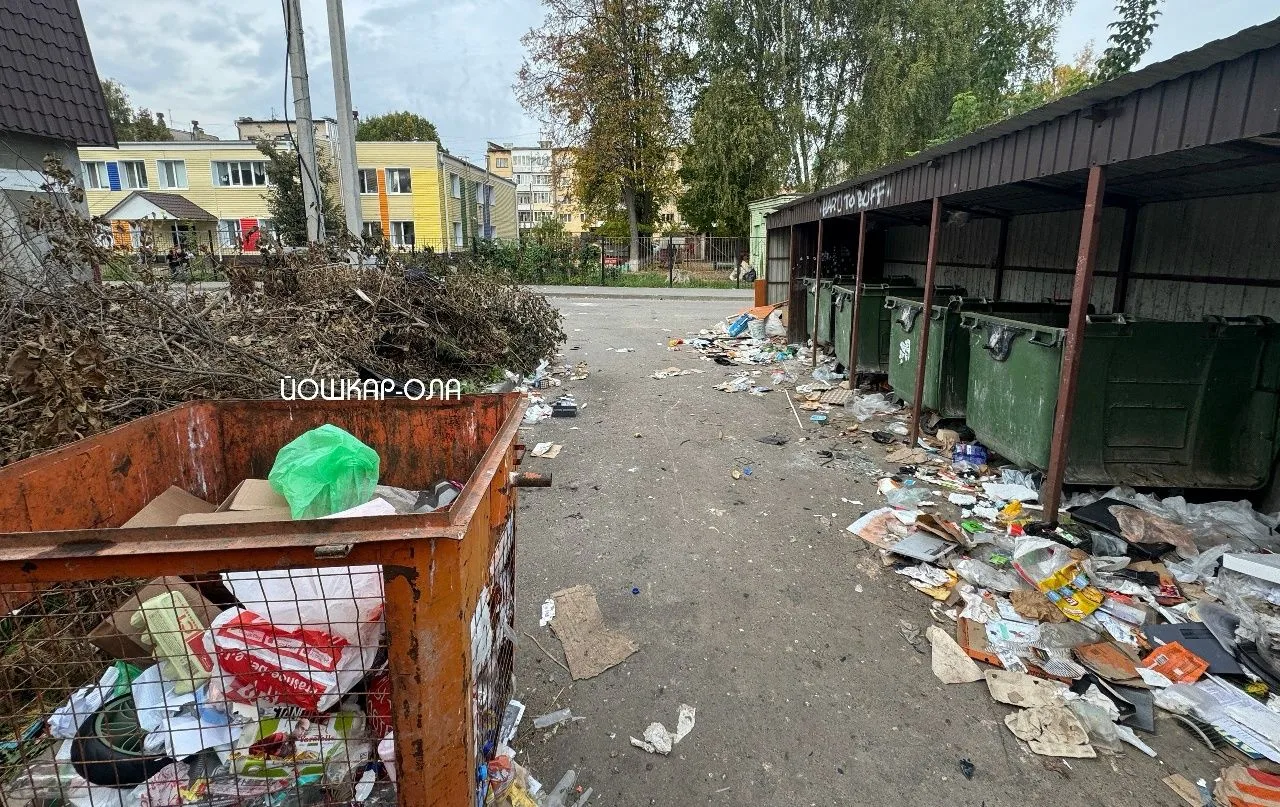 Площадка у дома №116а на улице Первомайской в Йошкар-Оле превратилась в стихийную свалку