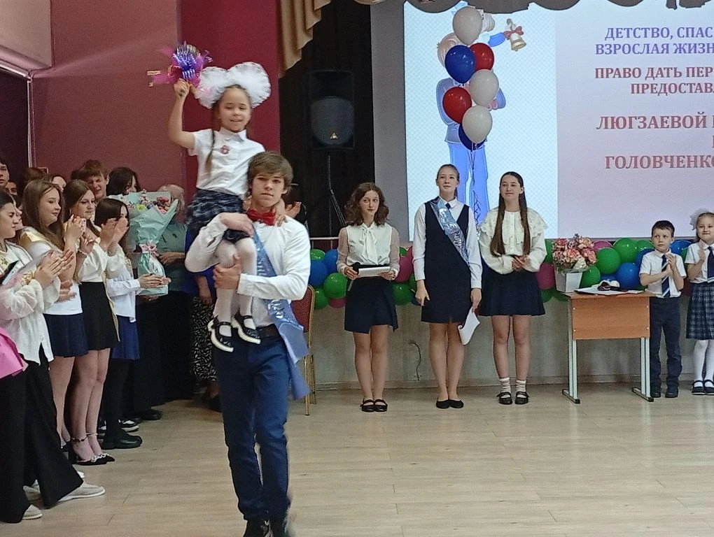 26 мая 2026 года в стенах МОБУ Гимназии №9 имени Н. Островского (1 корпус) прозвучал последний звоно