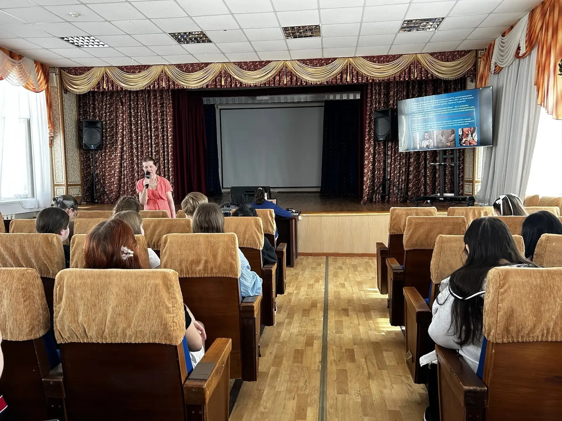 🔸Первокурсники встретились
с врачом-терапевтом, специалистом отдела разработки и апробирования проф