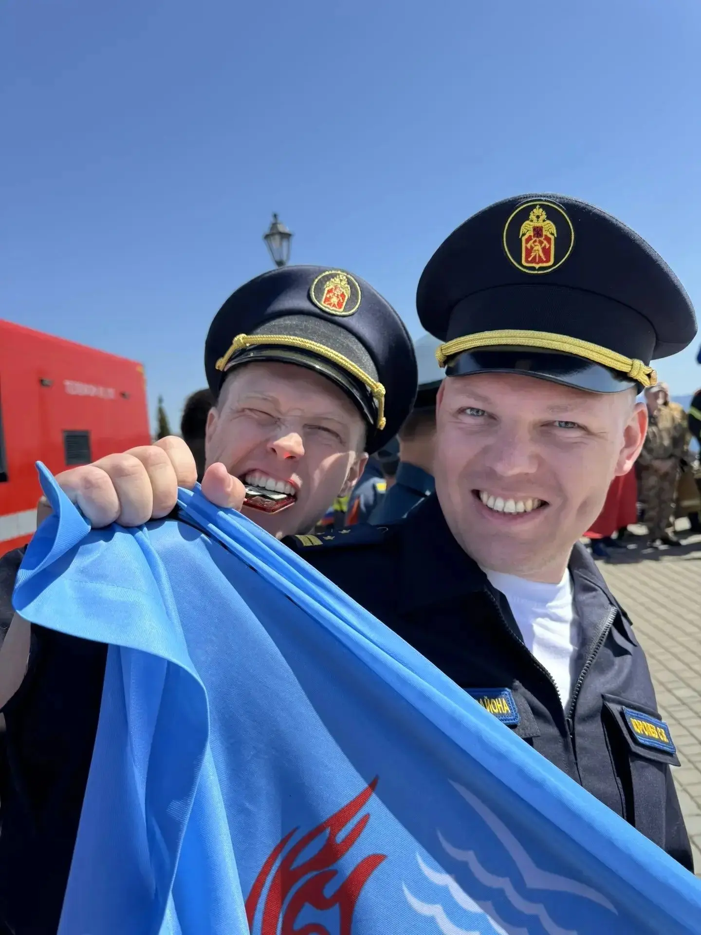 800 ступеней к победе: петербургские спасатели покорили «Легендарный вызов»  Сотрудники пожарно-спас