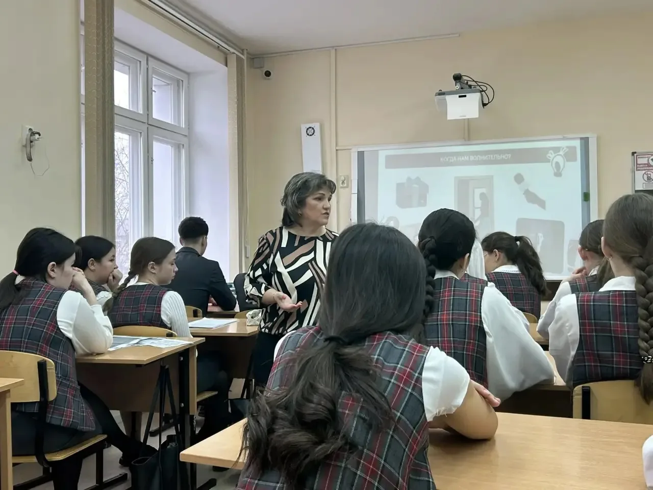 Сегодня в нашем 9б классе прошел особенный урок! К нам в гости заглянула Давлетова Лениза Маликовна,