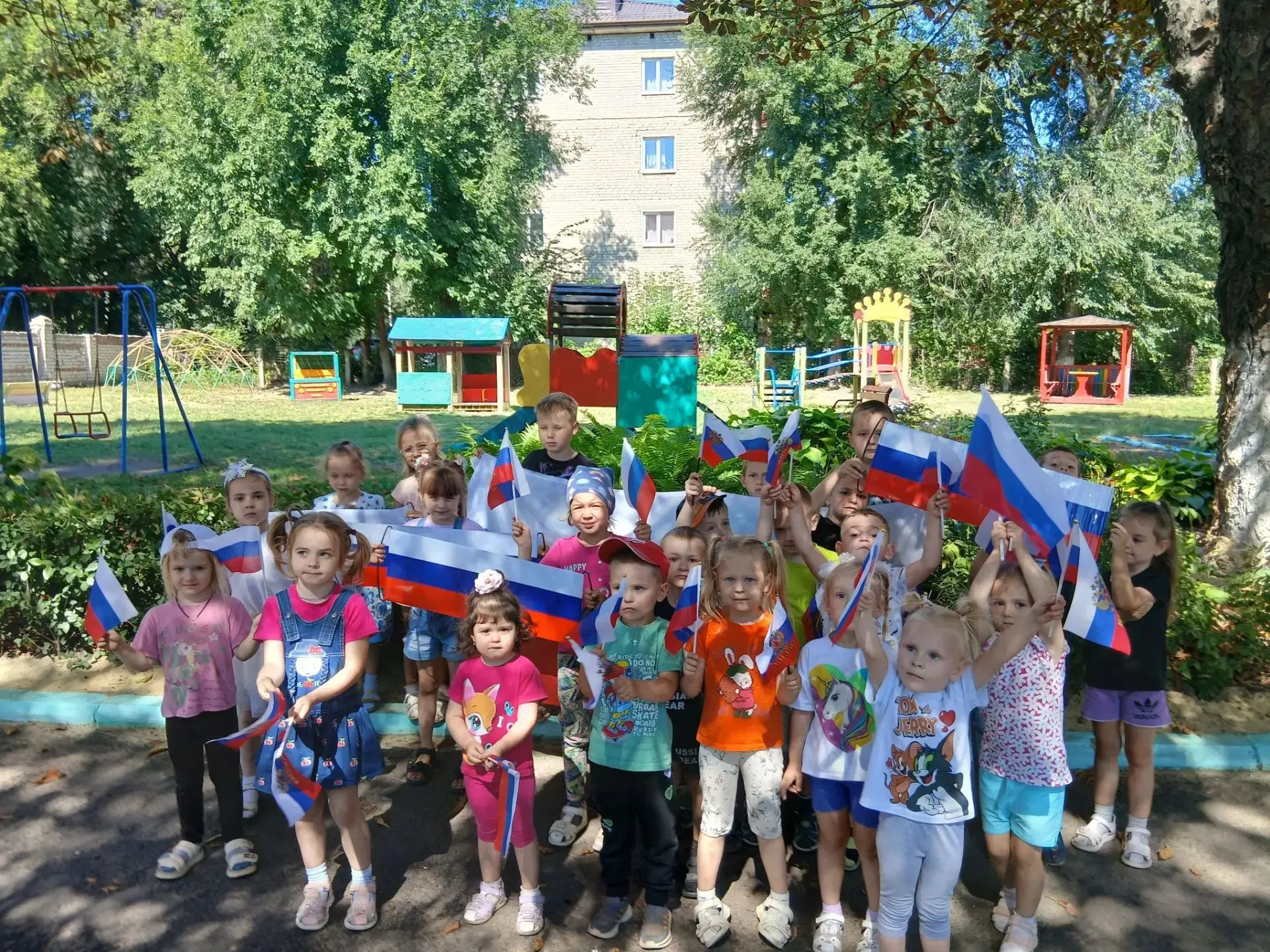 🇷🇺В преддверии празднования Дня Государственного флага РФ воспитанники МКДОУ  "Детски...