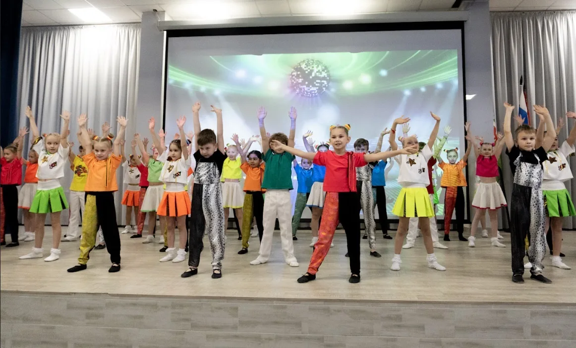 🎶 6 марта наша гимназия наполнилась улыбками и музыкой на праздничном концерте, посвящённом Междунар