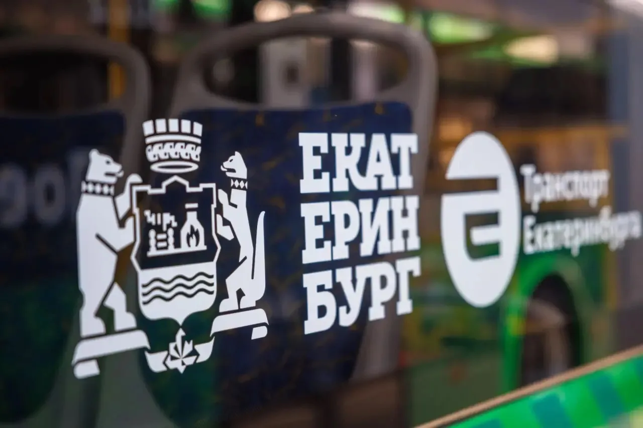 Все 15 автобусов особо большого класса из очередной партии прибыли в Екатеринбург. С гу...