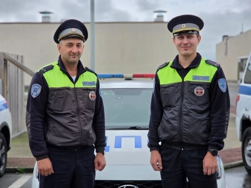Автоинспекторы Кабардино-Балкарии экстренно доставили в больницу женщину с сердечной не...