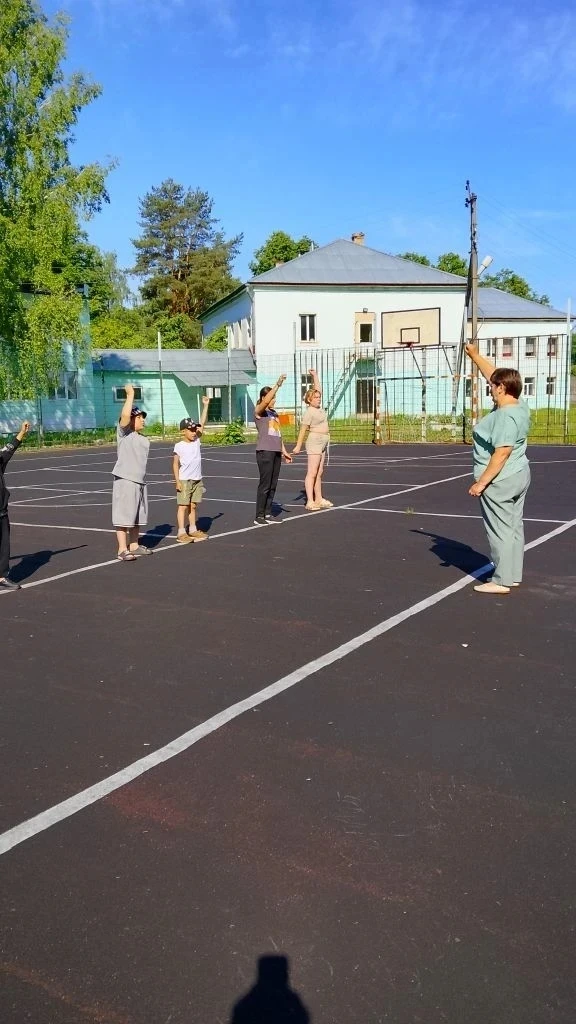 В нашем пришкольном лагере «Радуга» сегодня прошел день, посвященный правилам дорожного движения.
Це