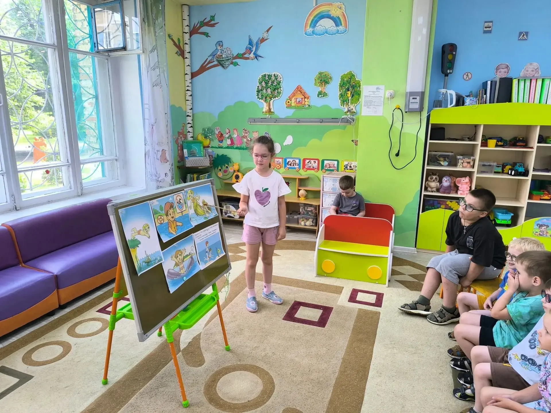 ПРОДЕТЕЙ
 
На этой неделе во всех группах прошли тематические беседы с использованием дидактических 