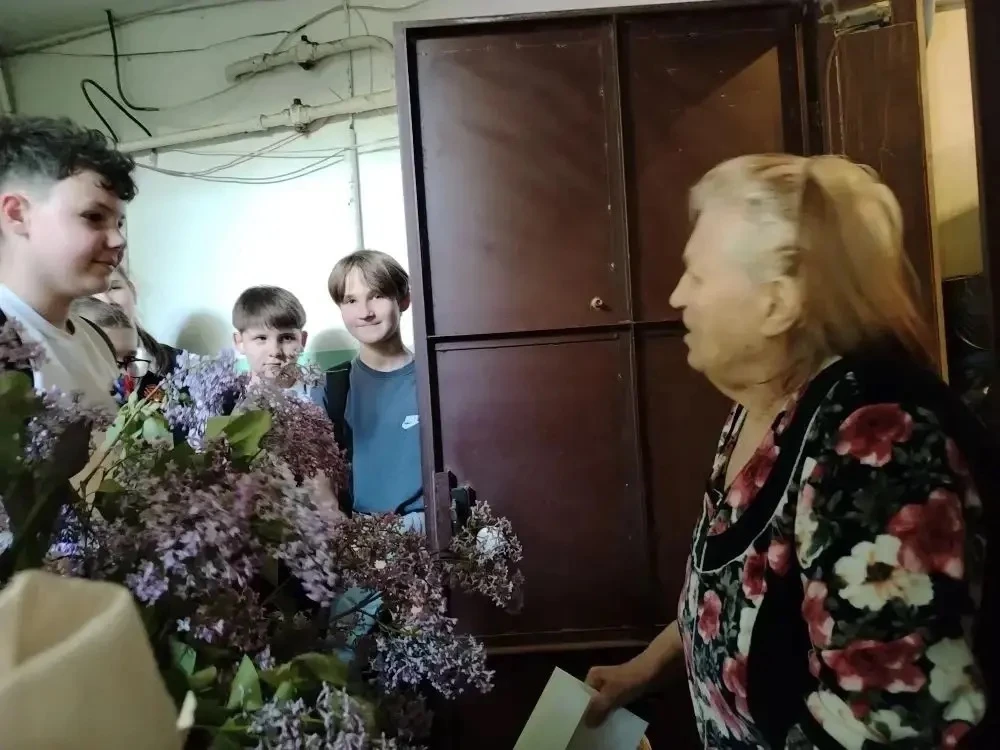 В канун празднования 9 мая учащиеся 1г, 3в, 6 а, 7 а классов встретились с ветеранами  Великой Отече
