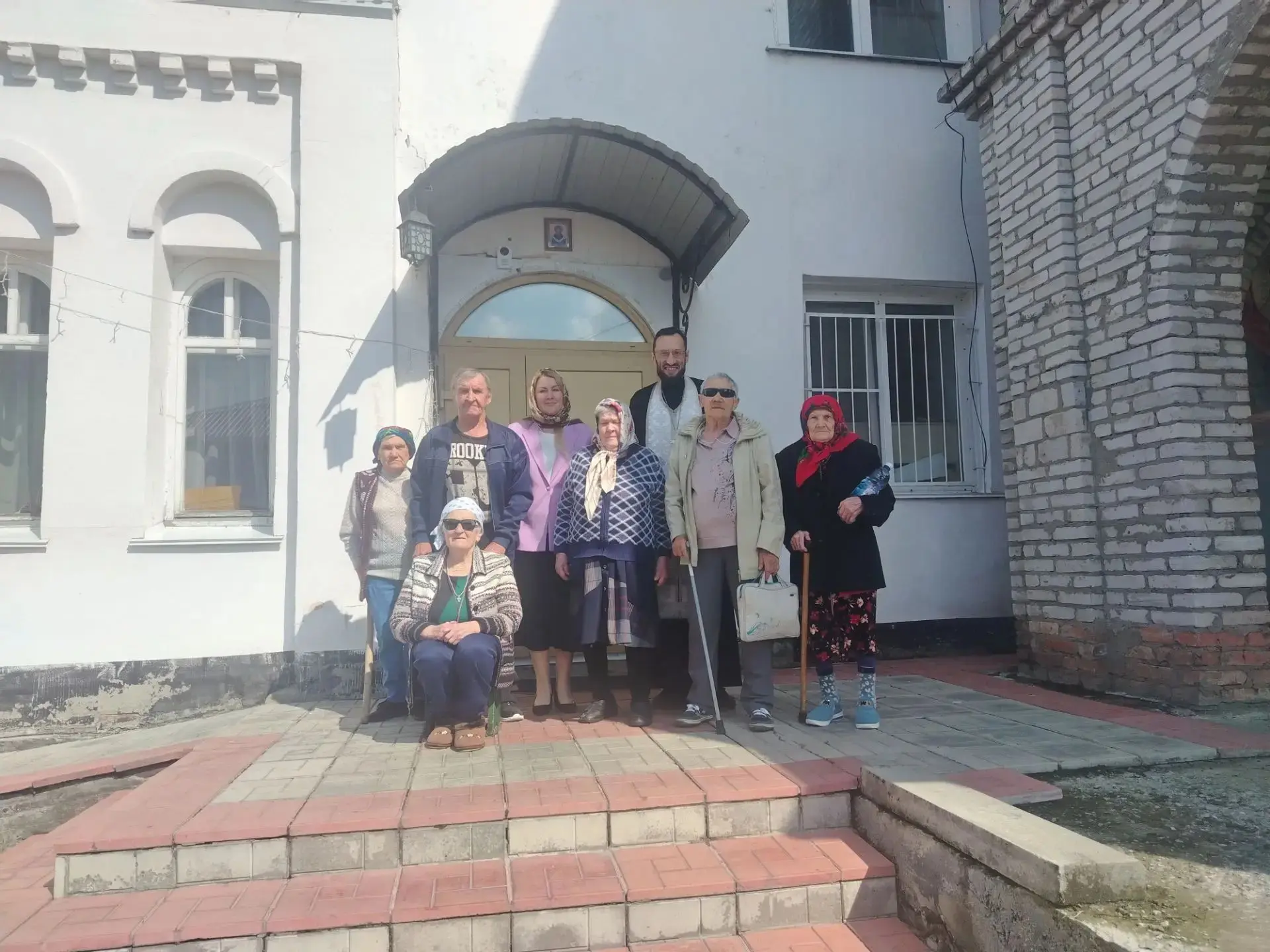 🏡В нашем доме большая часть проживающих верующие люди.