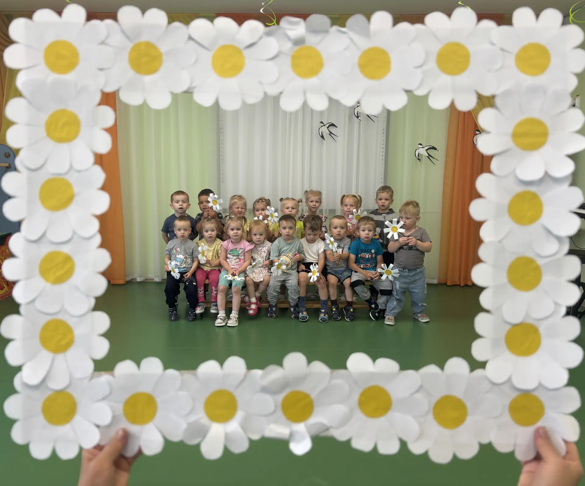 Сегодня у наших самых маленьких воспитанников тоже прошёл трогательный день, посвящённый Дню семьи, 