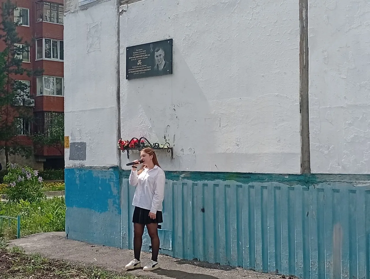️Клумба Памяти Дмитрия Нурбаева  🇷🇺У дома выпускника Лицея №155  Дмитрия Нурбаева, погибшего в ходе 