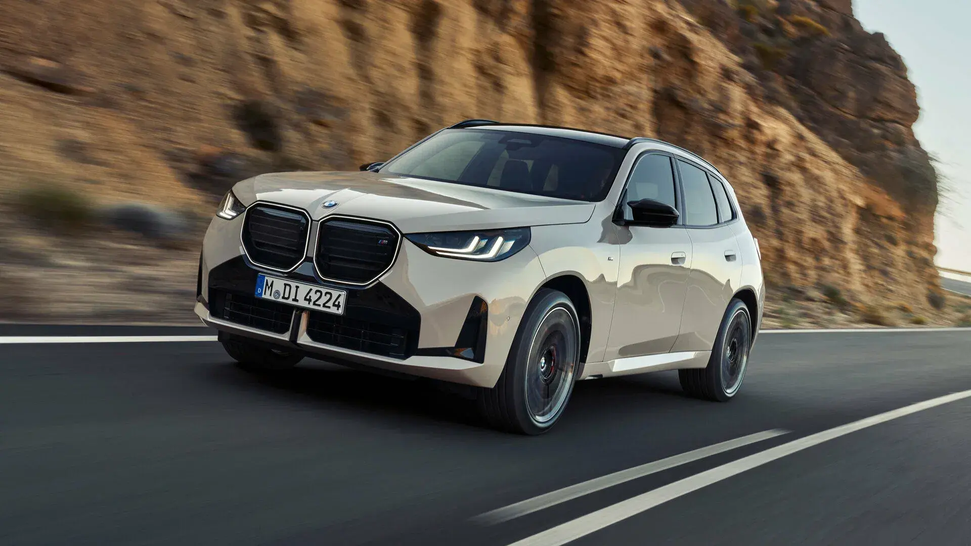 BMW запустила рекламу на экранах своих автомобилей вопреки обещаниям

🖥️ BMW начала показывать рекл