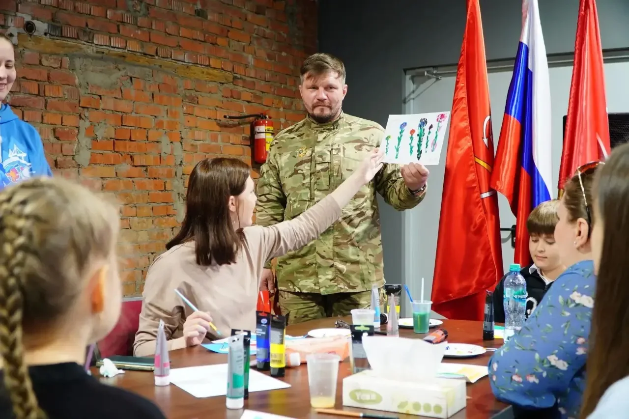 Творчество, поддержка и семейное тепло — именно такими стали первые месяцы проекта «АРТ-семья».

С м