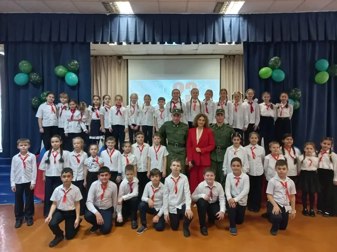 ДОРОГИЕ НАШИ ПАПЫ, ДЕДУШКИ И БРАТЬЯ! 🎉 Сегодня мы сердечно поздравляем вас с Днем защитника Отечеств