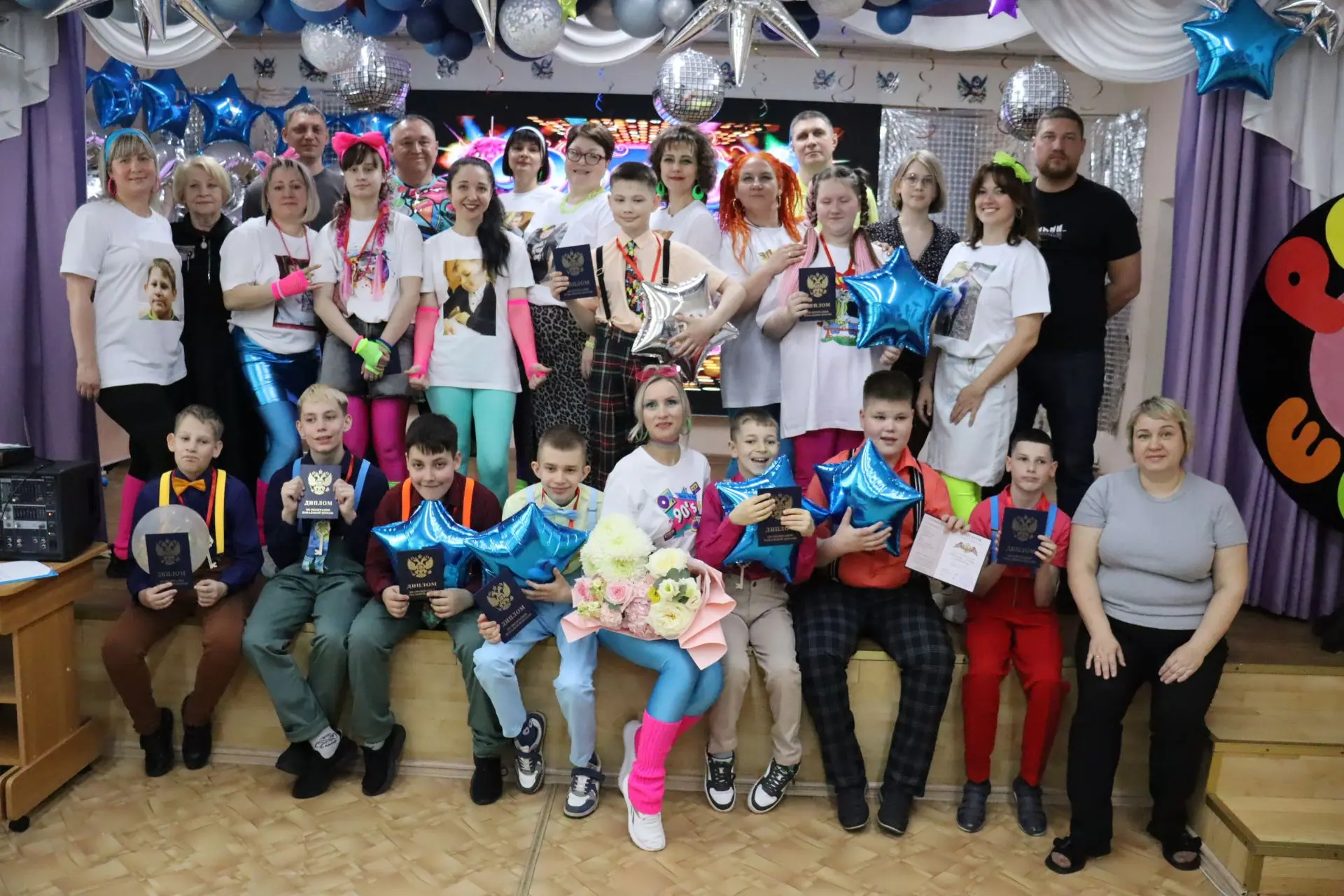 🪩 Выпускной 4 «Б» класса: прощание с начальной школой в стиле 80–90-х

🪩 В нашей школе прошёл неза