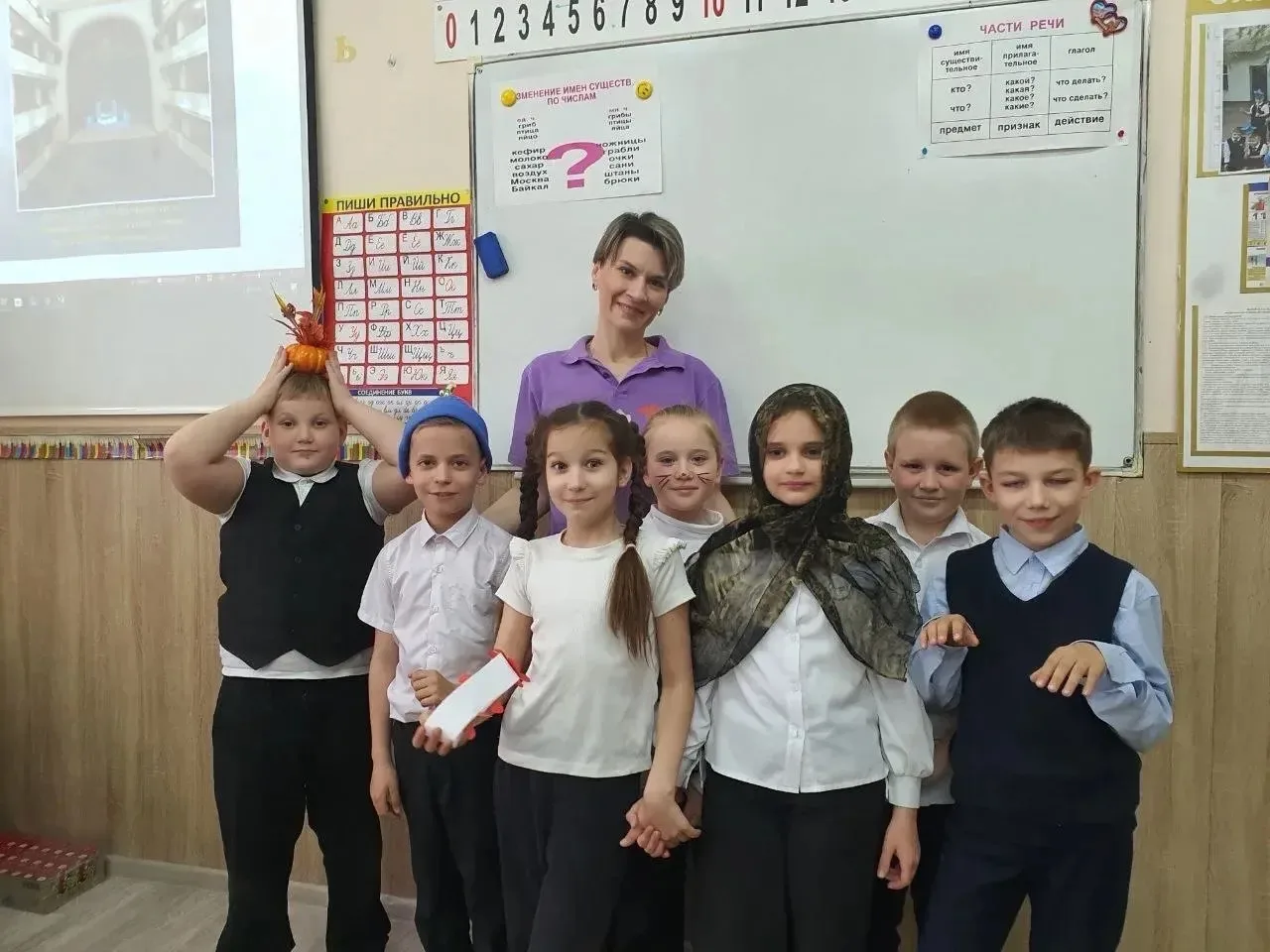 О ДНЕ ТЕАТРА   ✏️26 марта  во 2 "Г" классе прошло мероприятие ко Всемирному Дню Театра, организованн