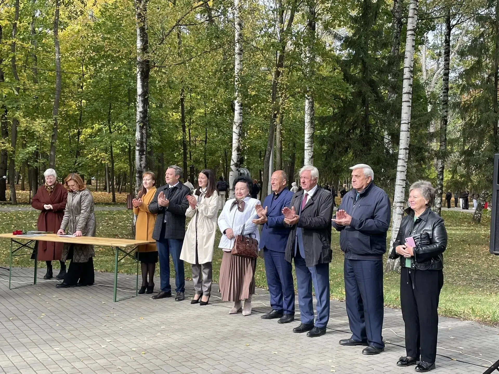 В преддверии Дня учителя в Учительском сквере областного центра состоялась торжественна...