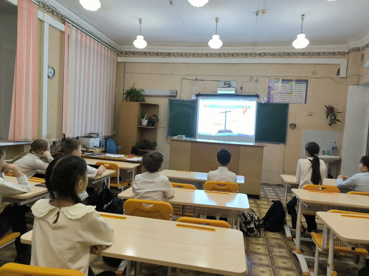 15 декабря в рамках проекта «Разговоры о важном» состоялось тематическое занятие «Закон и справедлив