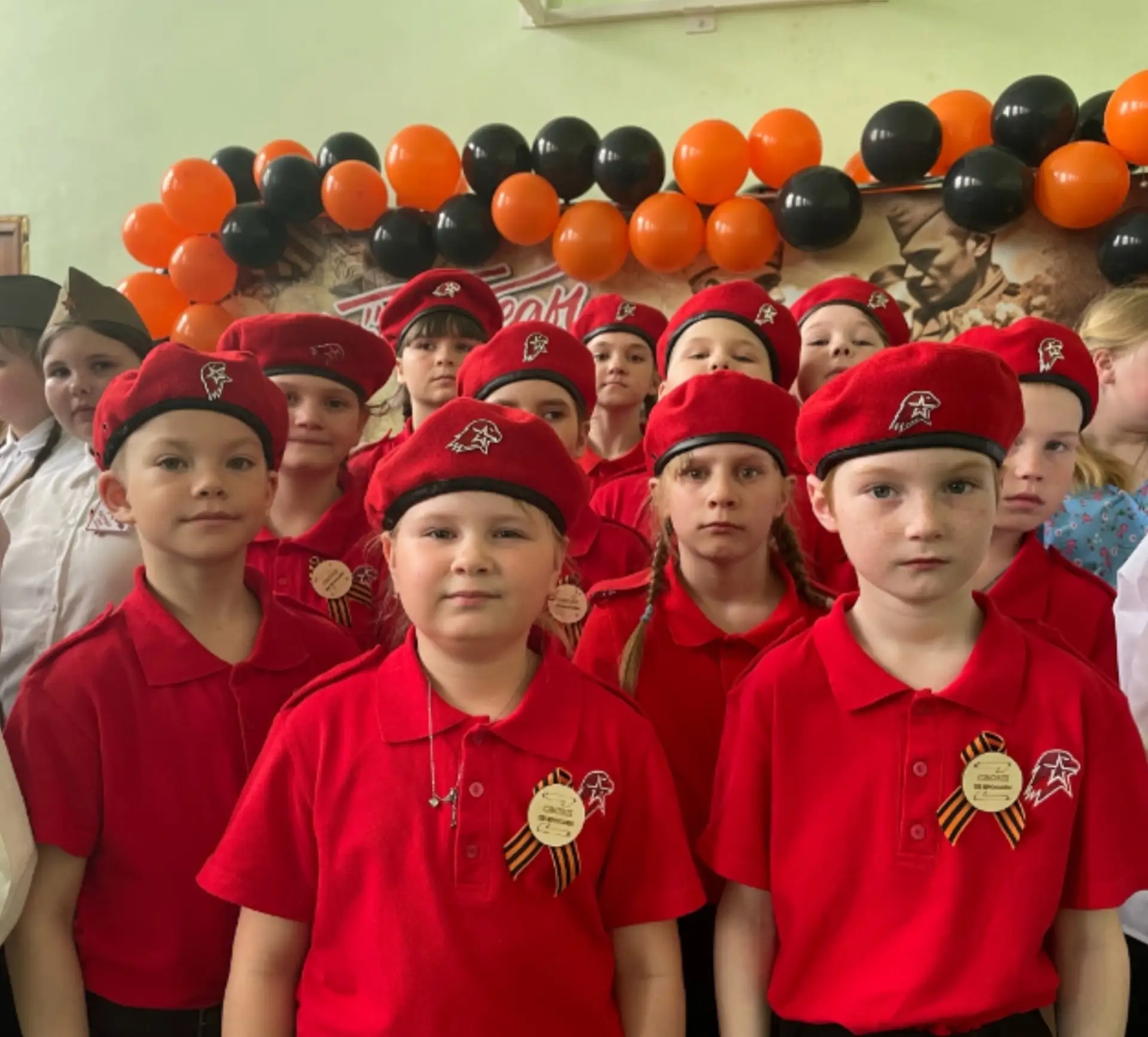 🎖️ Юнармейский отряд «Наследники Победы» принял участие в районном фестивале «Живёт Победа в поколе