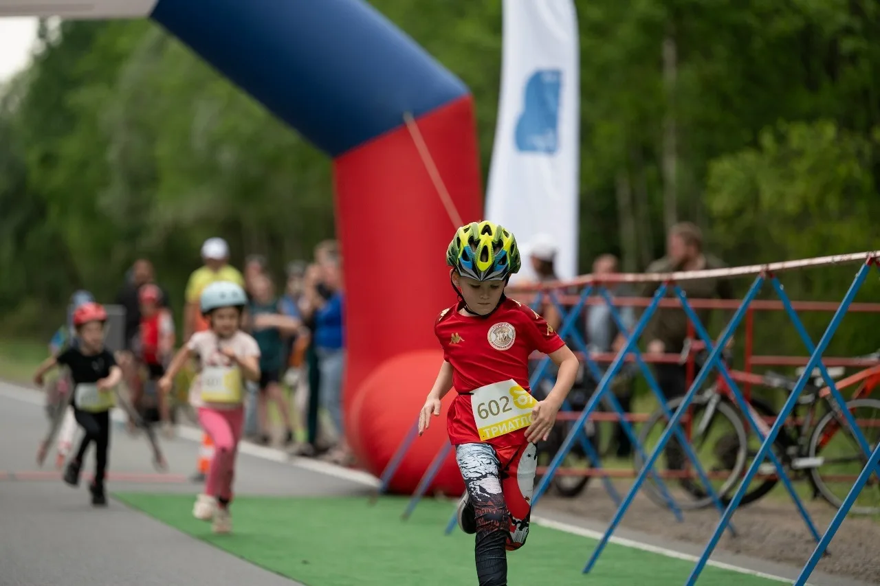 🏊‍♂️🚴‍♂️🏃‍♂️ Летние каникулы — не повод останавливаться!

Наши спортсмены используют временный пе