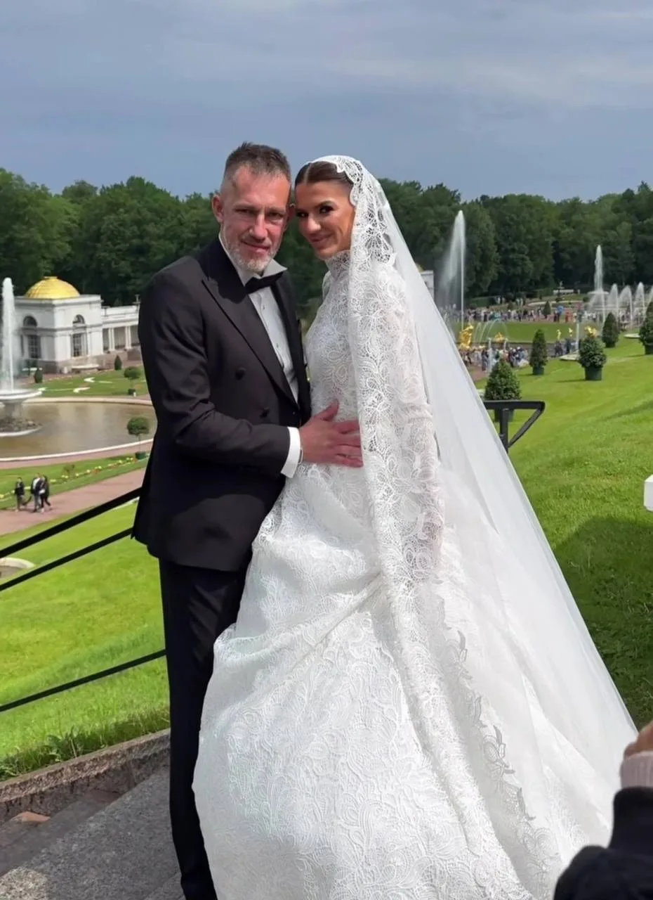 Максим Левин, одержавший победу в 22‑м сезоне «Битвы экстрасенсов», женился на Кристине...