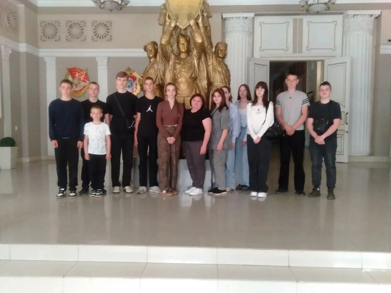 Учащиеся 9 класса под руководством классного руководителя Болдыревой И.В. посетили Воен...
