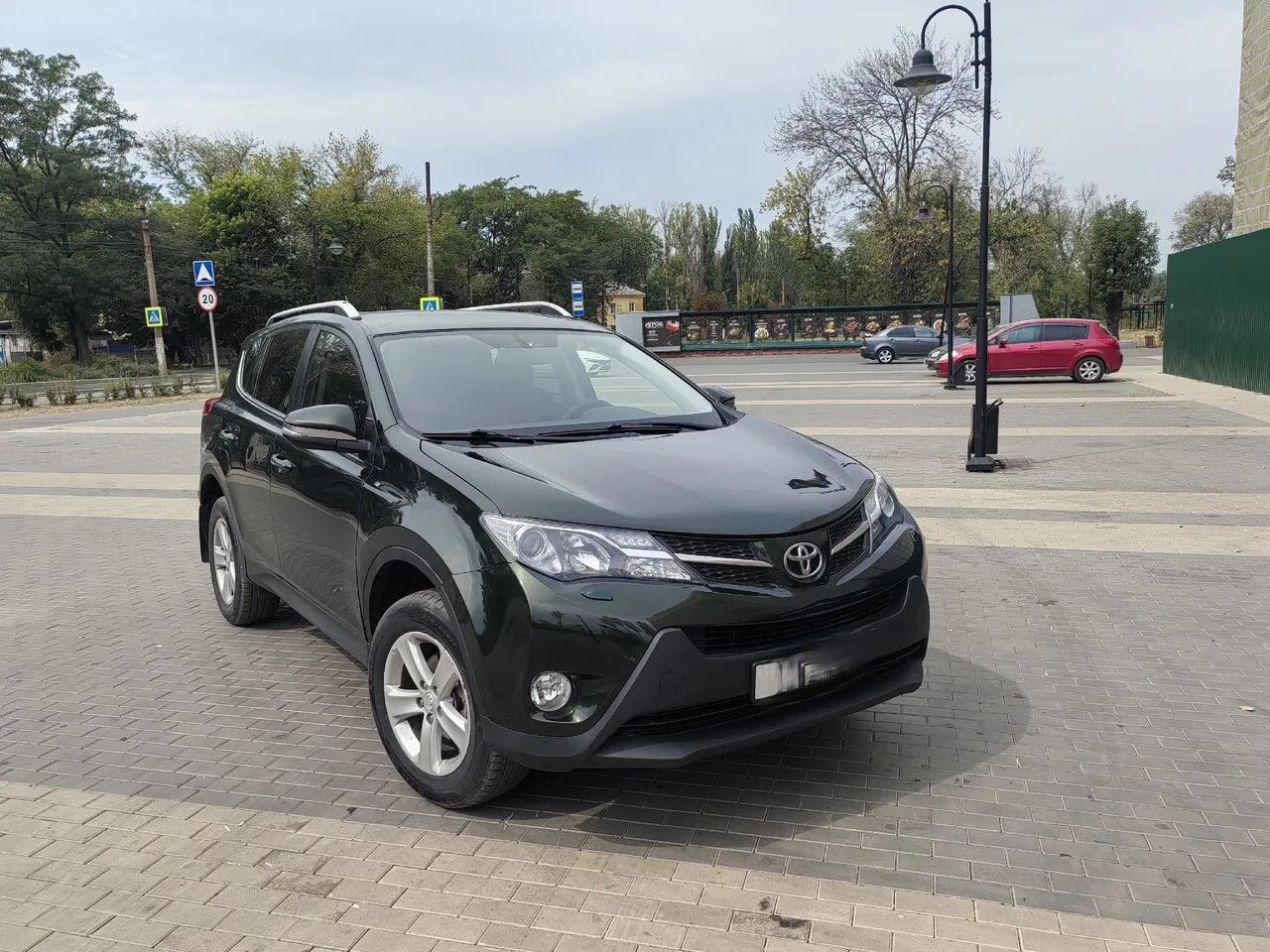 Toyota RAV4 2.0 год-2013 автомат, пробег 197-тыс, машина в хорошем состоянии каждый ден...