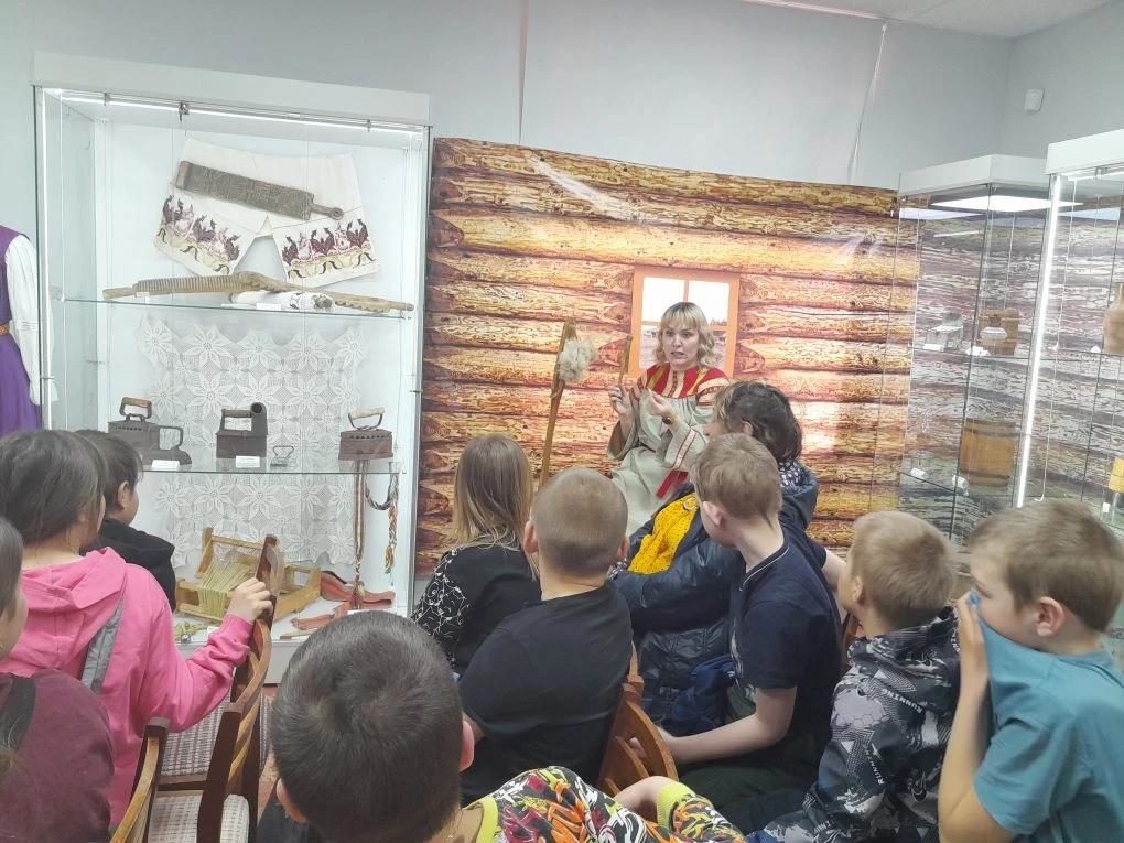 Путешествие в прошлое: наши ученики в русской избе!🏡✨