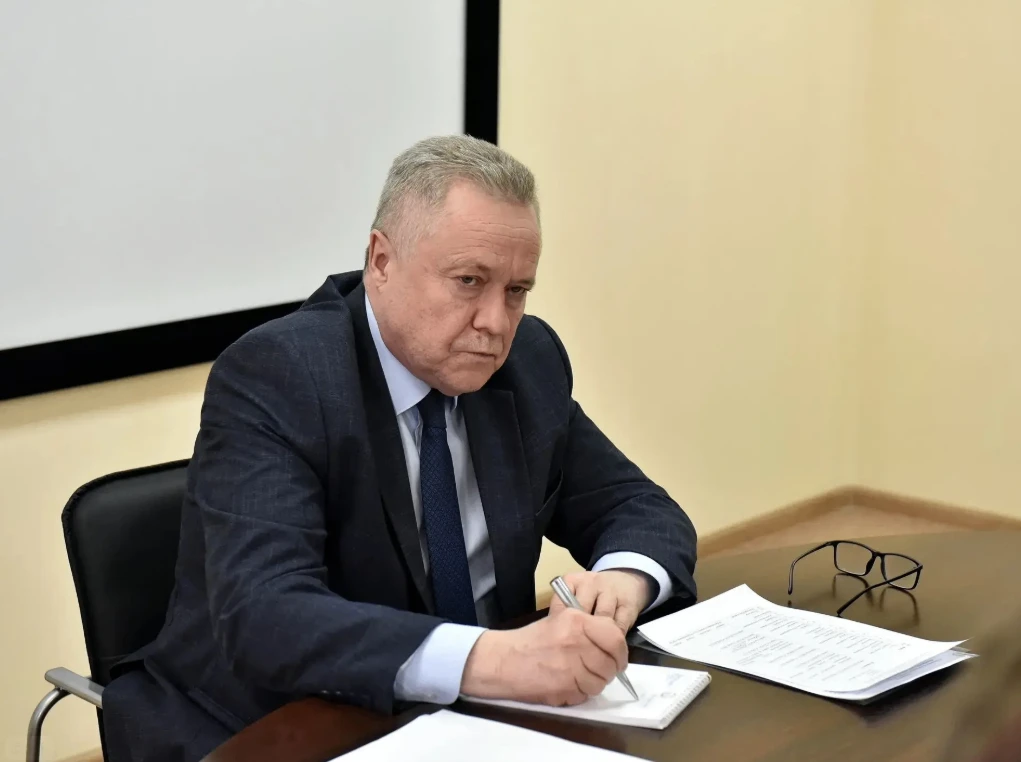 📚В администрации Барнаула обсудили подготовку к приемной кампании в первые классы   В краевой столиц