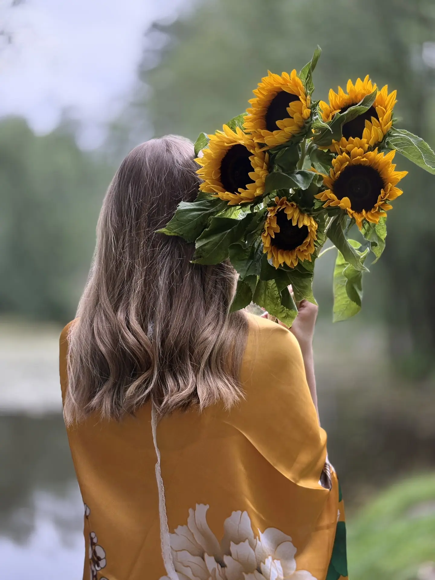 🌻Подсолнухи — это маленькое солнце в букете. Они будто созданы, чтобы прогонять хмурое...