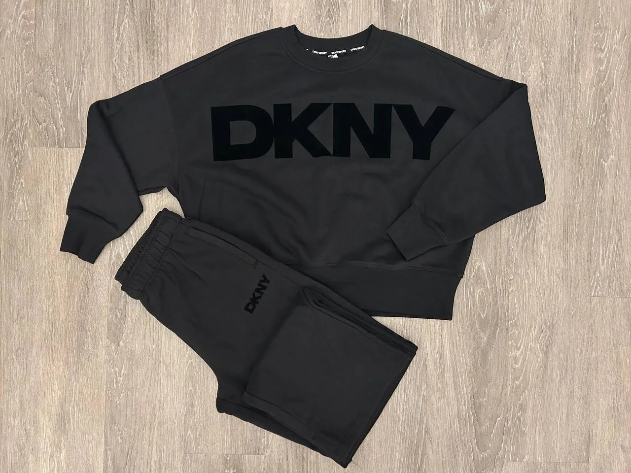 DKNY🏷️