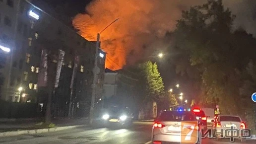 В Рязани загорелось здание бывшего военного училища связи