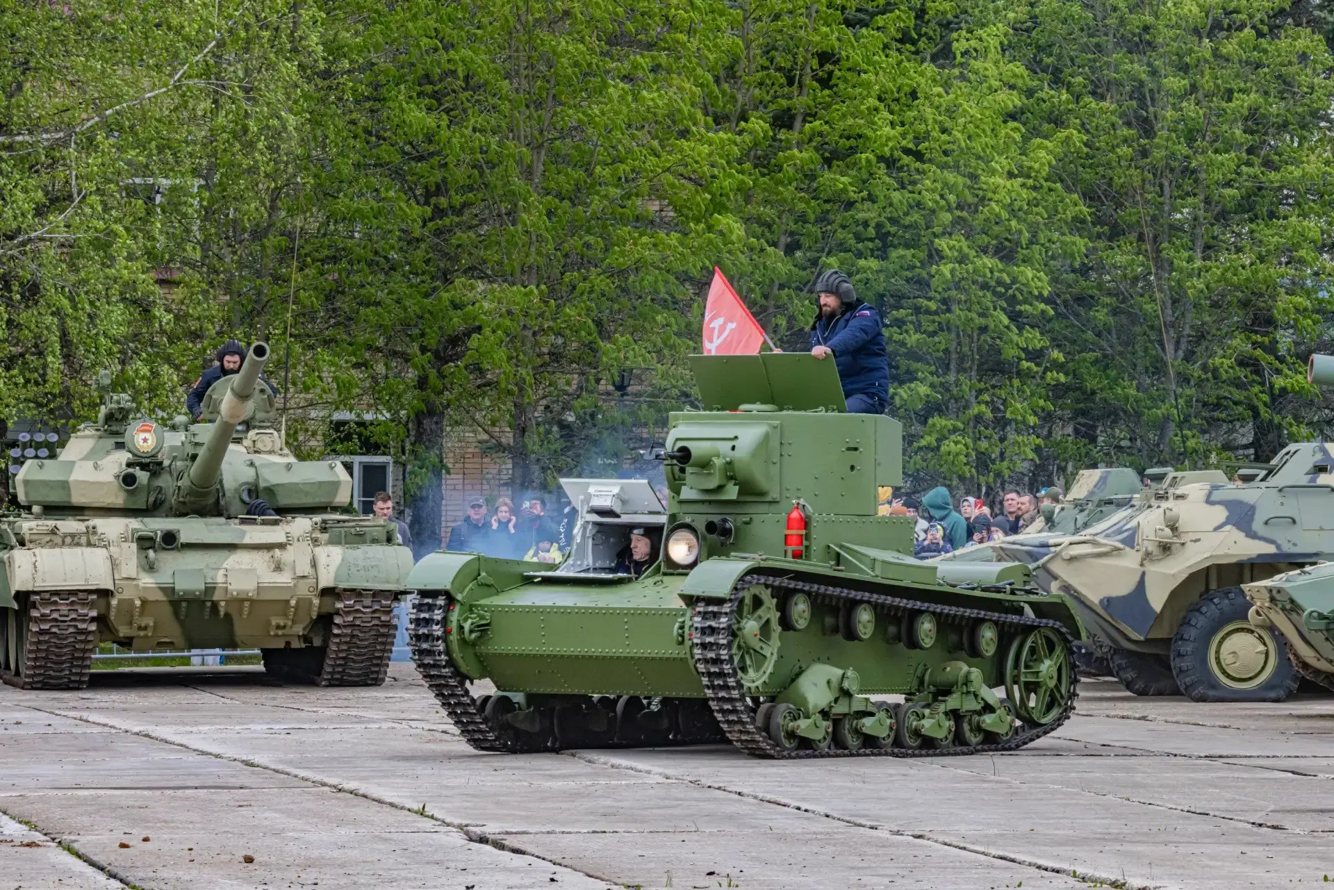 🤩 ОДНОГО ДНЯ МАЛО!  У нас День Победы не укладывается в одни сутки! Сегодня праздник набирает оборот