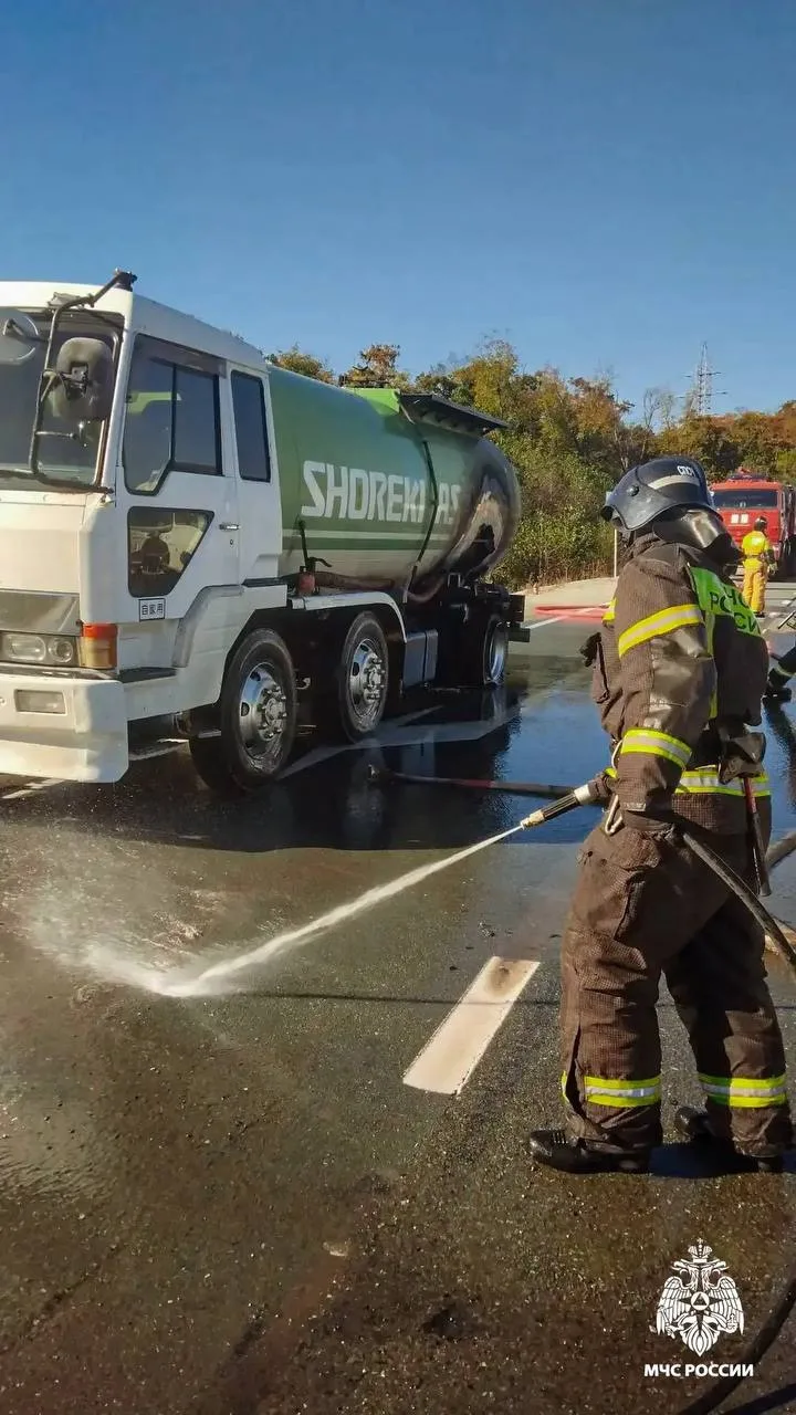 🚒 На Русском острове потушили загоревшийся бензовоз