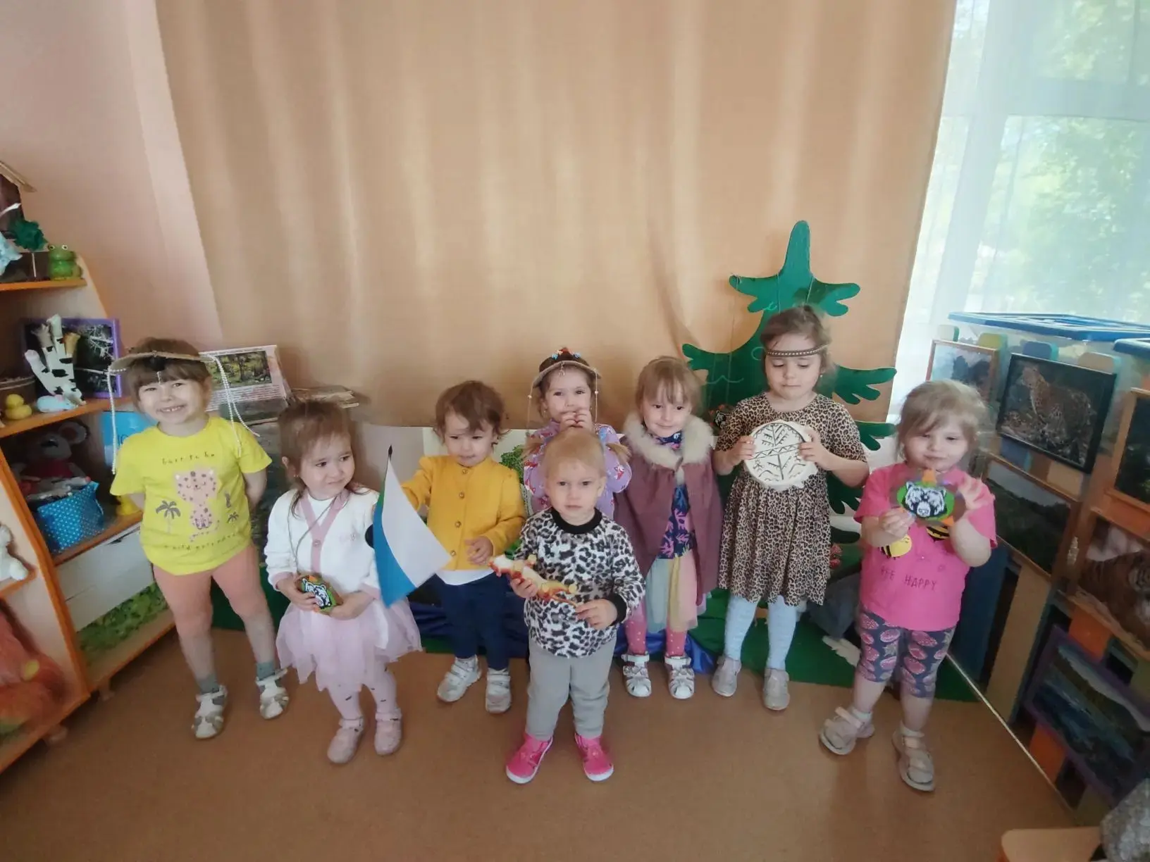 🇷🇺 С Днём России, друзья!

Сегодня наши «Почемучки» отправились в большое путешествие по родной ст