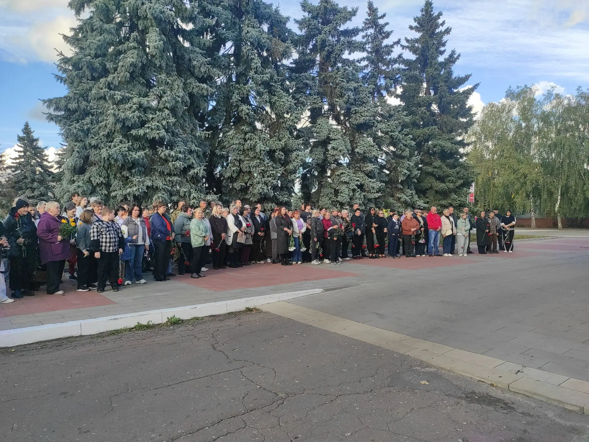🕯 В Карачеве открылась фотовыставка «Семья Героя»