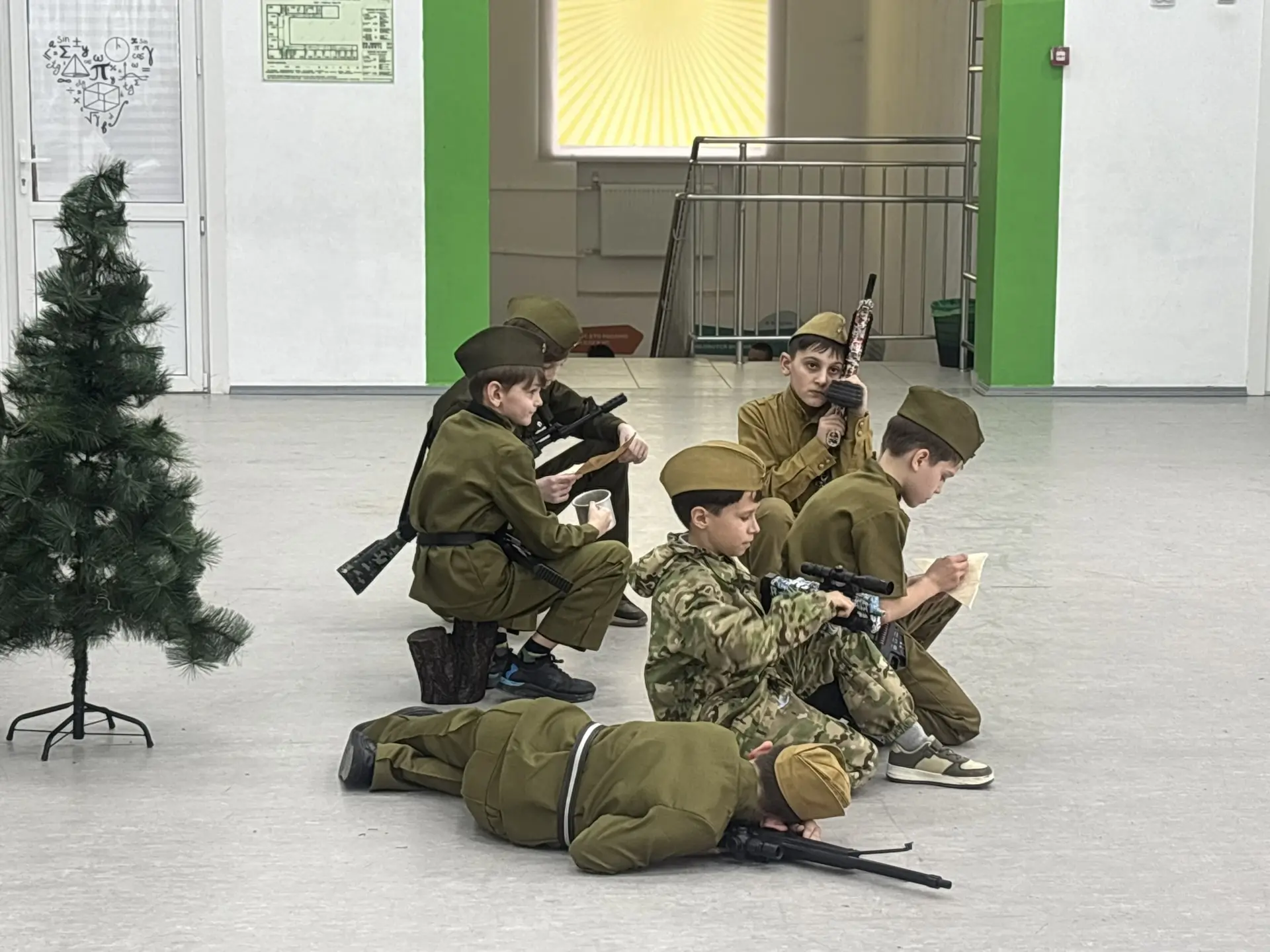 18 февраля в МБОУ СОШ №3 прозвучали песни, воспевающие мужество и отвагу!🎖️  🇷🇺Сегодня, 18 февраля, 
