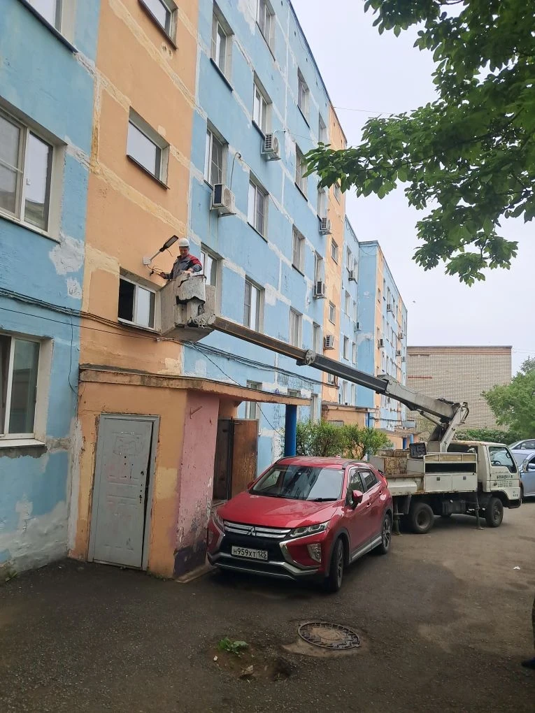 В Славянке на доме №25 по ул. Героев Хасана смонтировали квартальное освещение  Администрация Хасанс