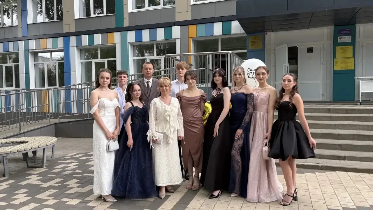 🎉 Выпускной‑2026: 11 класс попрощался со школой! 🎉

В нашей школе прошёл выпускной вечер для 11 кл