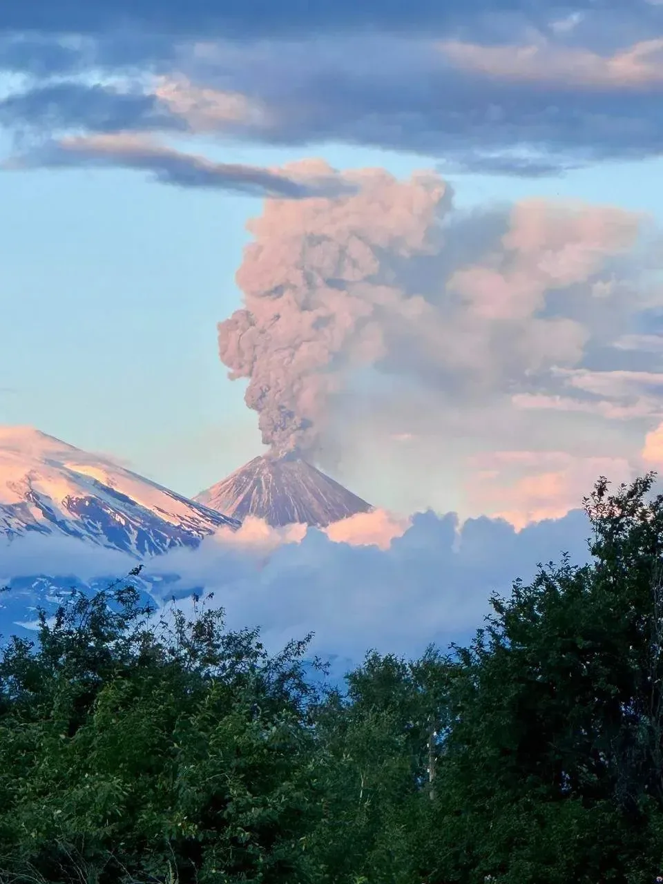 🌋 Ключевская Сопка, Усть-Камчатский район
Камчатский край

📌 Возраст вулкана составляет примерно 7