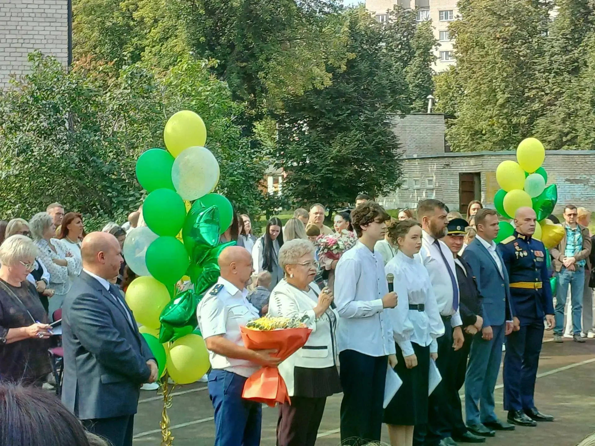 Детский правозащитник Оксана Хлякина совместно с заместителем прокурора Василием Ткачен...