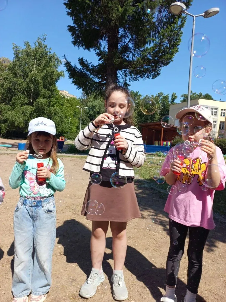 День мыльных пузырей

В наших дошкольных отделениях прошёл увлекательный День мыльных пузырей! Ребят