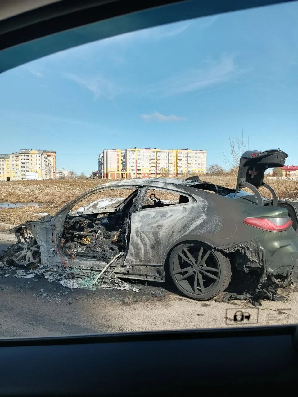 🔥В Вологде на Ломоносова ночью подожгли легковушку