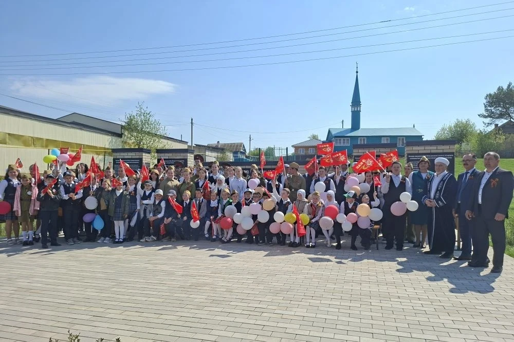 Сегодня под руководством директора Ш. Н. Сабитова коллектив и обучающиеся школы-интерна...