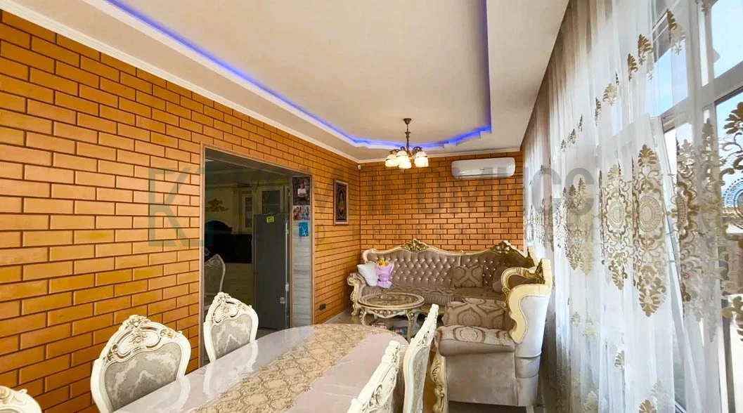 📍 Просторный кирпичный дом с большим садом    🏠 Дом:  ✅ 120 м², 3 спальни + кухня-гостиная  ✅ Тёплые