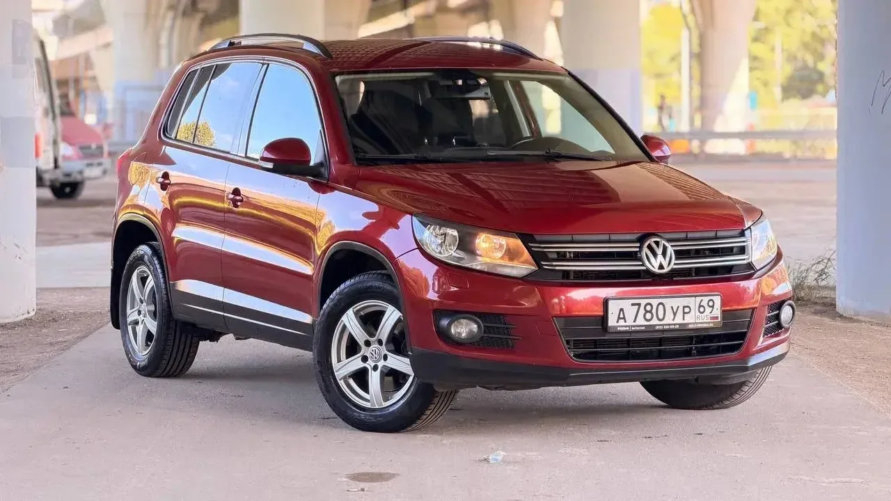 Volkswagen Tiguan 
1.4 МКПП 2012 год
  
Пробег: 250.000 км
Сел поехал 
Мелкие жуки имеем
Чистый акку