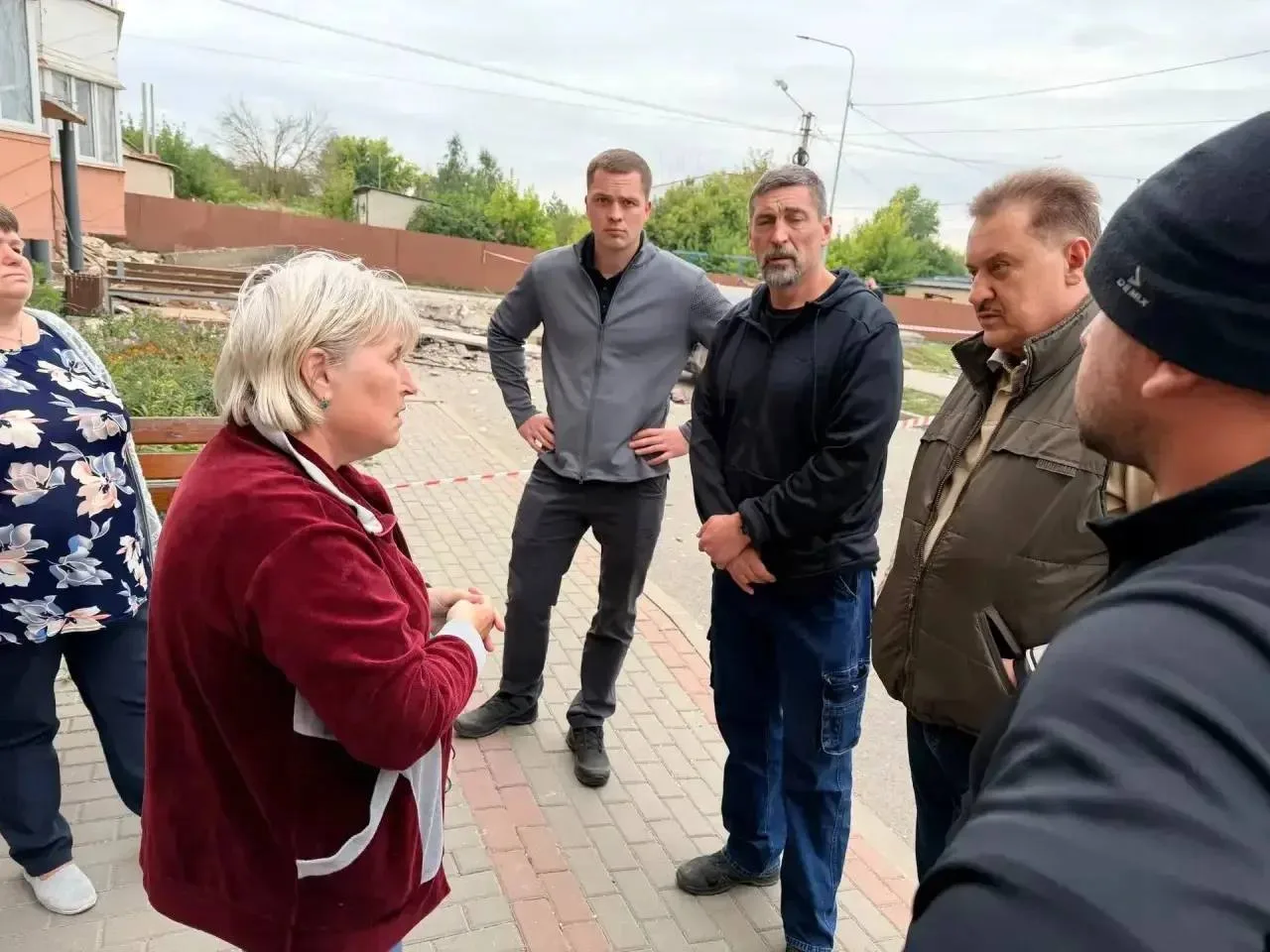Остекление пострадавшего от атаки беспилотника МКД в Октябрьском восстановят до конца с...