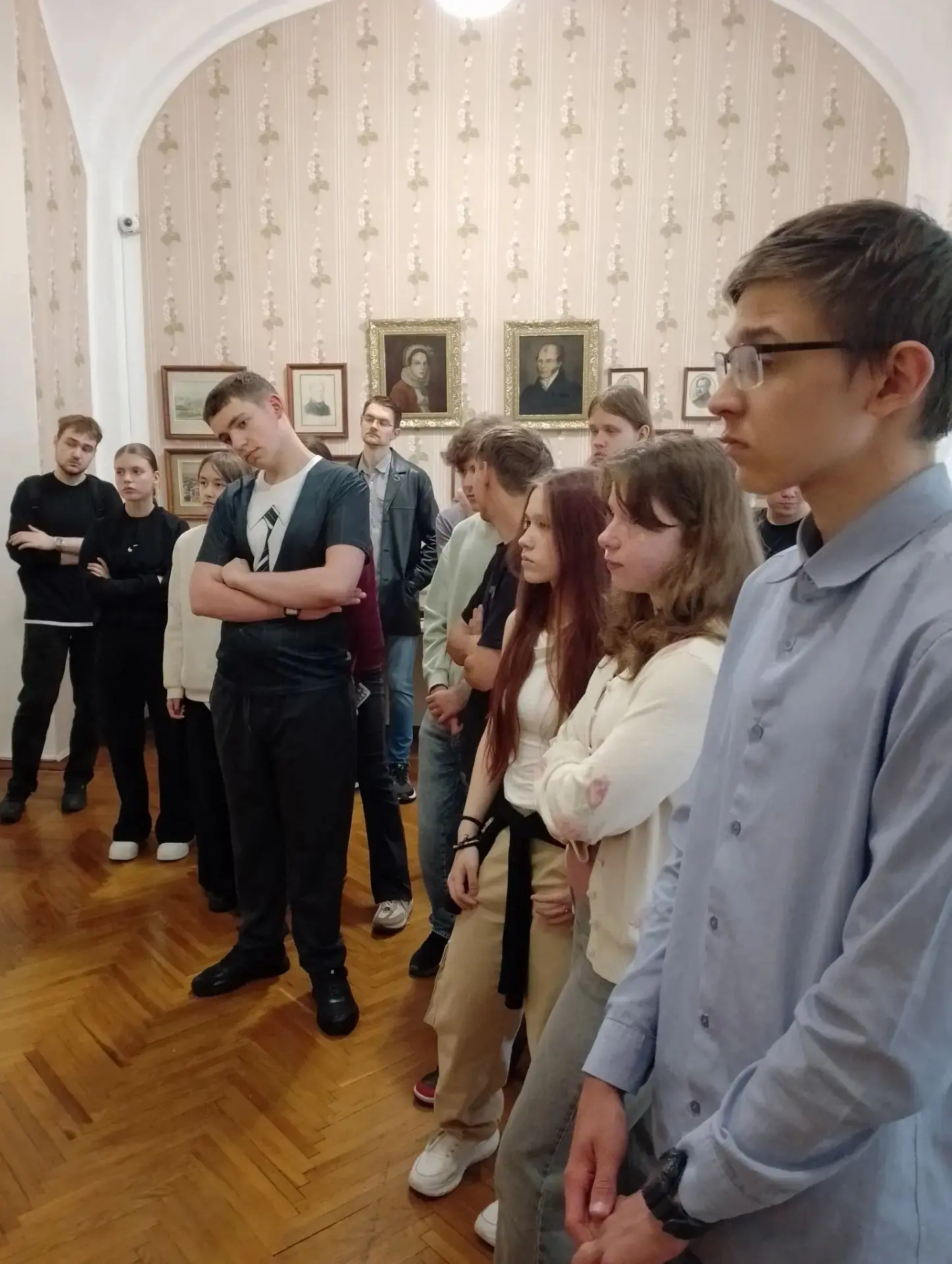ЛЕТНЯЯ ОЛИМПИАДНАЯ ШКОЛА ПО ХИМИИ: ЭКСКУРСИЯ В МУЗЕЙ-АРХИВ МЕНДЕЛЕЕВА И МЕНДЕЛЕЕВСКИЙ ЦЕНТР

Участни
