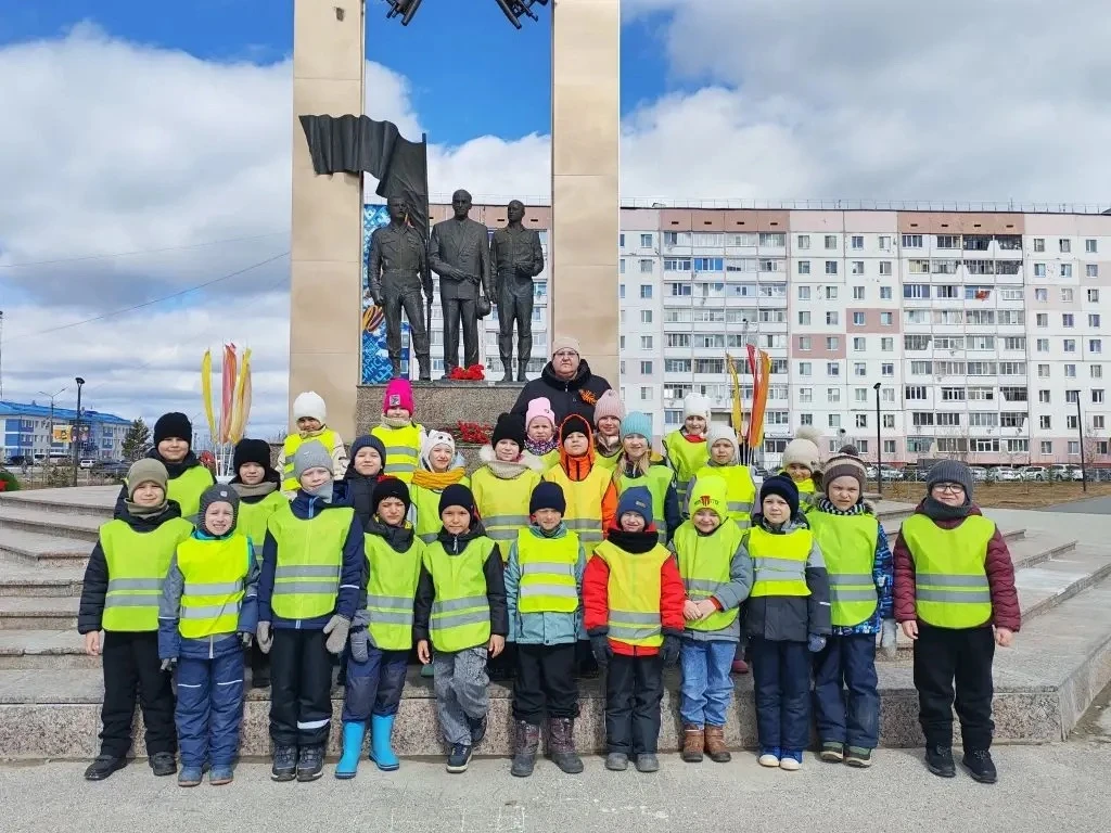 🌟 Сегодня наши юные КАдетки и Орлята-дошколята совершили экскурсию к памятнику «Трёх п...